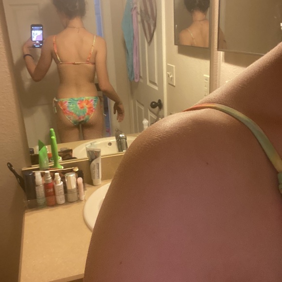 Bikini - Picture 2 of 2